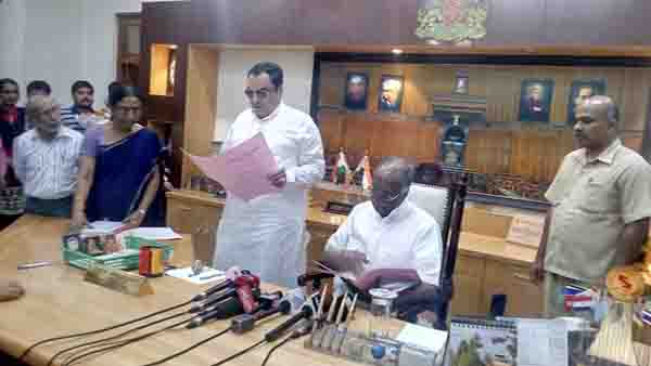 ಮೇಲ್ಮನೆ ನೂತನ ಸದಸ್ಯರಾಗಿ ಸಿ.ಎಂ.ಇಬ್ರಾಹೀಂ ಪ್ರಮಾಣ ವಚನ ಸ್ವೀಕಾರ